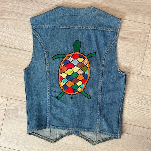 Vintage Embroidered Turtle Kitschy 1970s 1960s Crewel Lee Denim Jean Vest Hippie - Picture 1 of 14